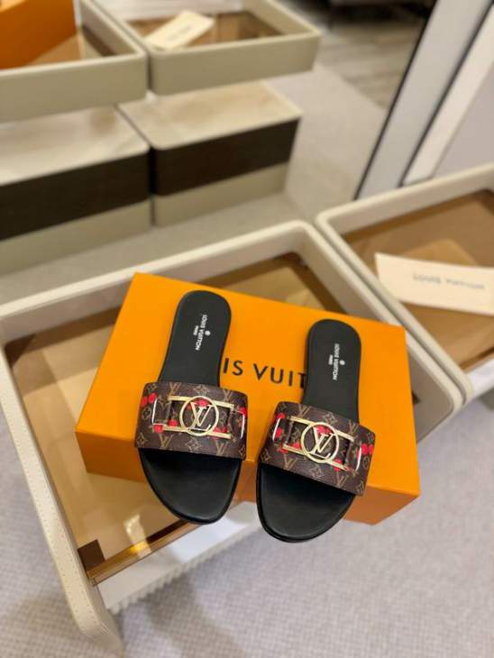 Picture of Louis Vuitton Slippers _SKULVsz35-42mnh0707546